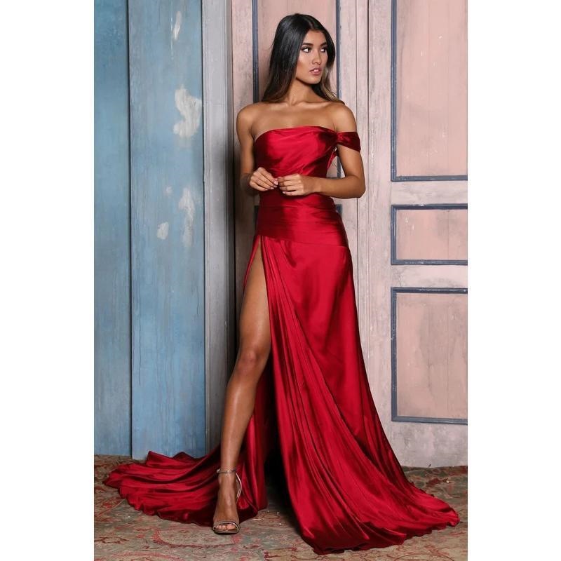 Robe de Gala Satinée – L'Éclat du Glamour Absolu